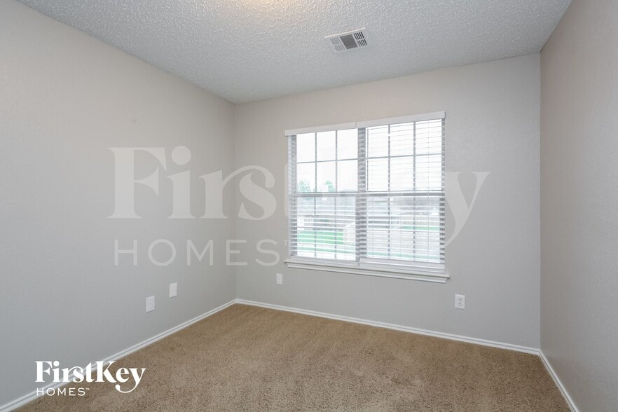 Building Photo - 513 Branch Ln