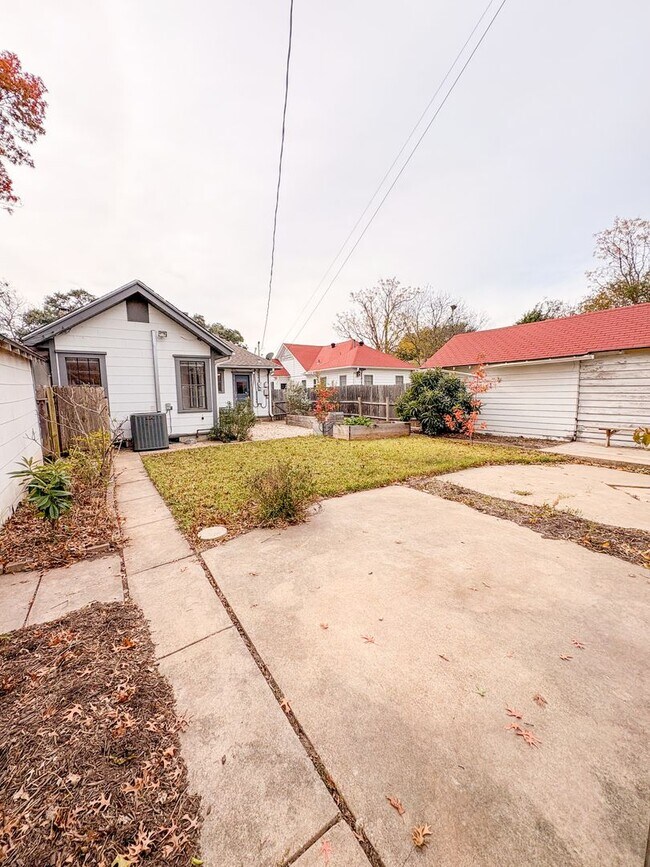 Building Photo - 515 N 32nd St