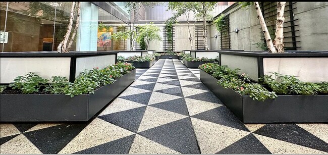 Outdoor garden - 62 W 62nd St