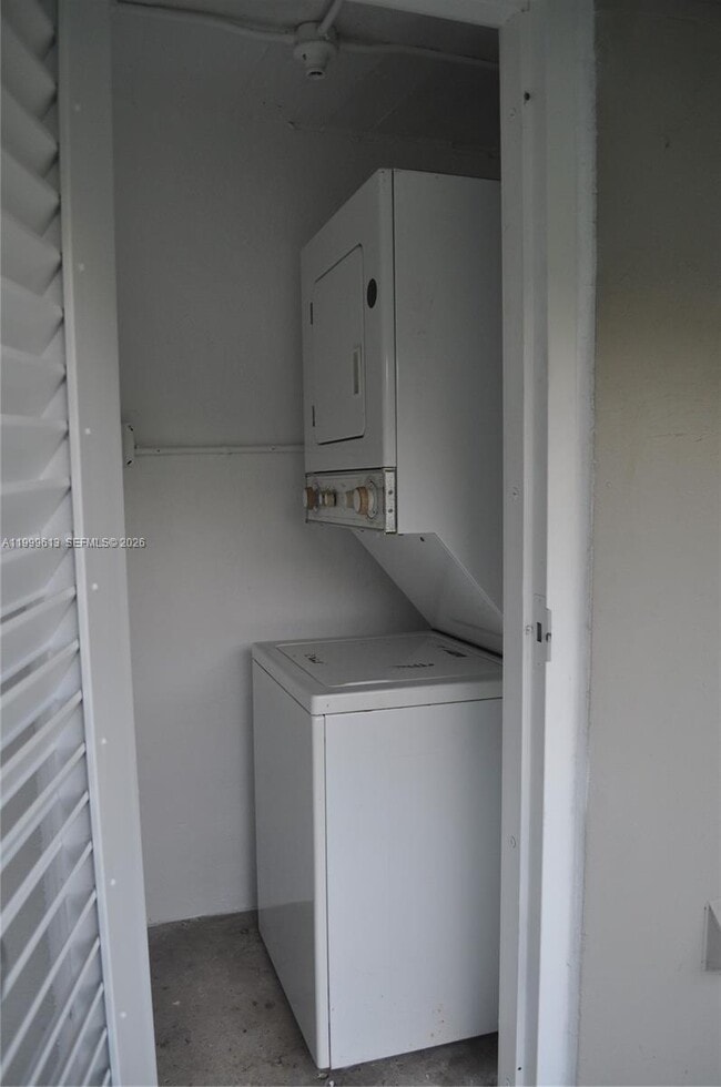 Building Photo - 2617 Segovia St