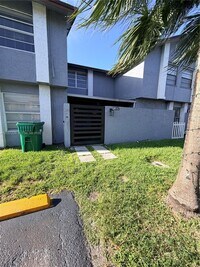 Building Photo - 10090 NW 80th Ct