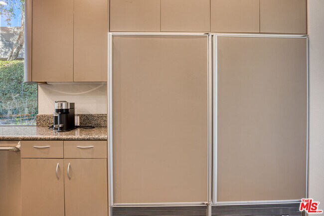 Building Photo - 6 Rocky Ln