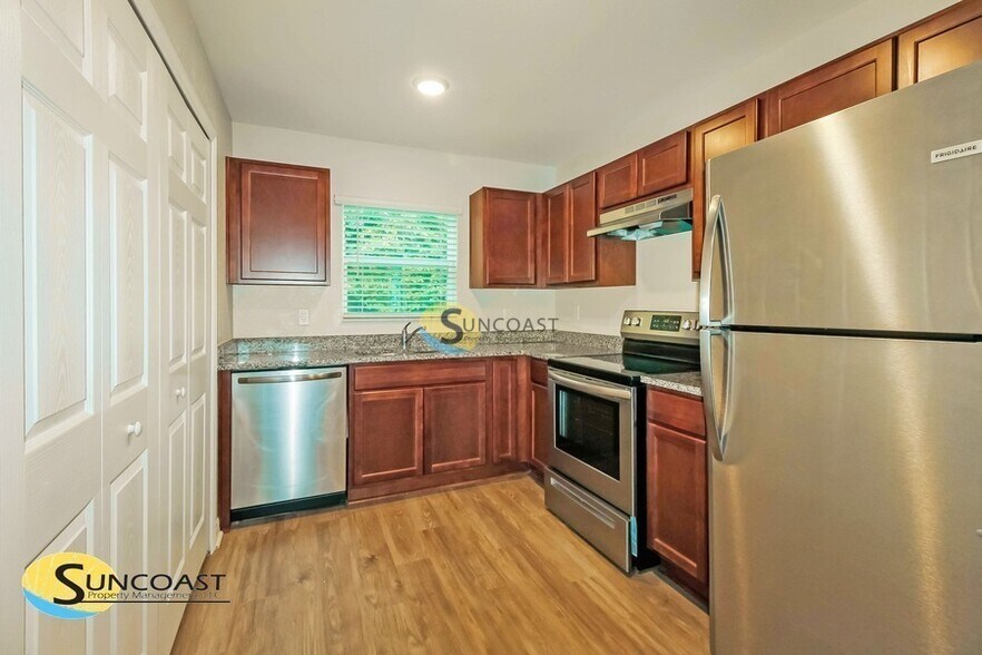 Building Photo - 9033 N Travis Dr