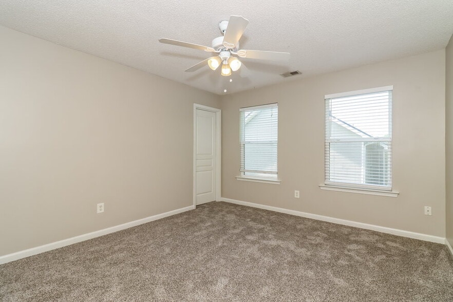 Building Photo - 468 Darbys Run Ct