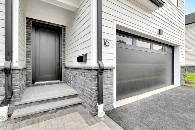 Building Photo - 16 Feldman Ct