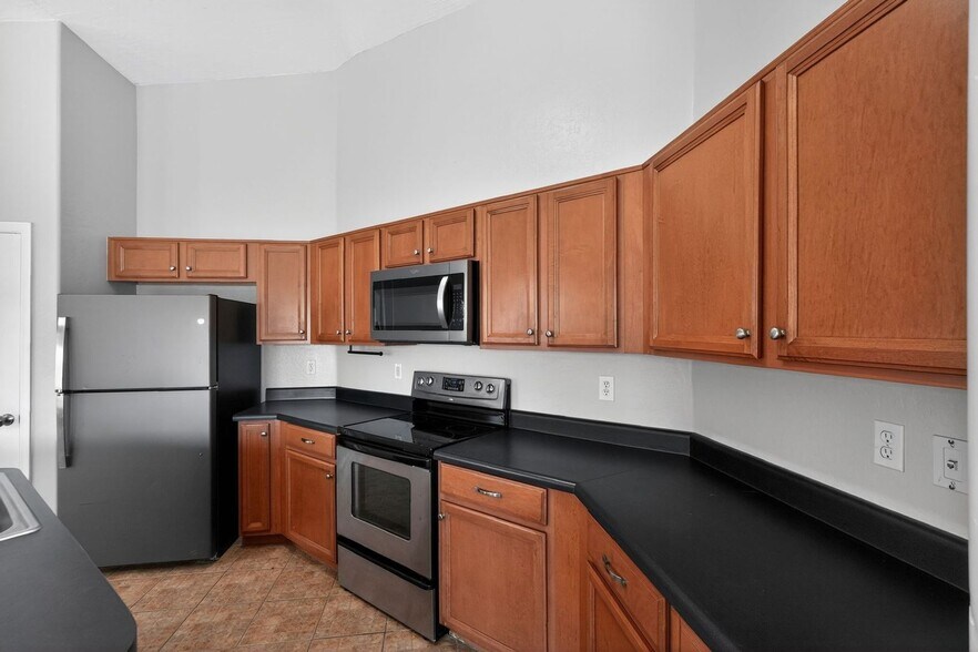 Building Photo - 14843 W Wethersfield Rd