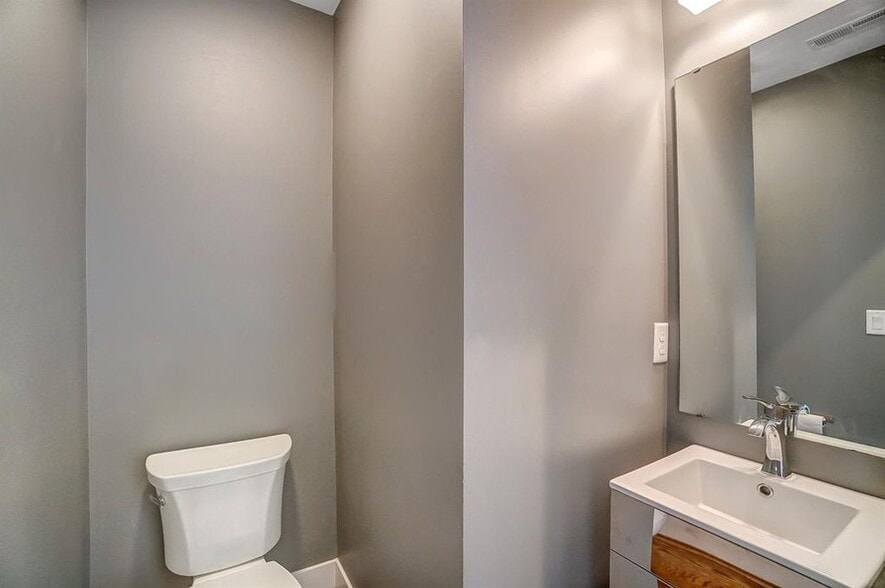 Building Photo - 440 Northern Ave