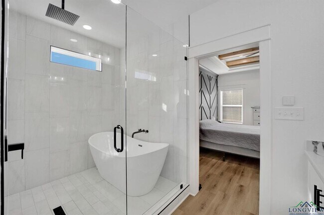 Building Photo - Beautiful 4 bedroom home
