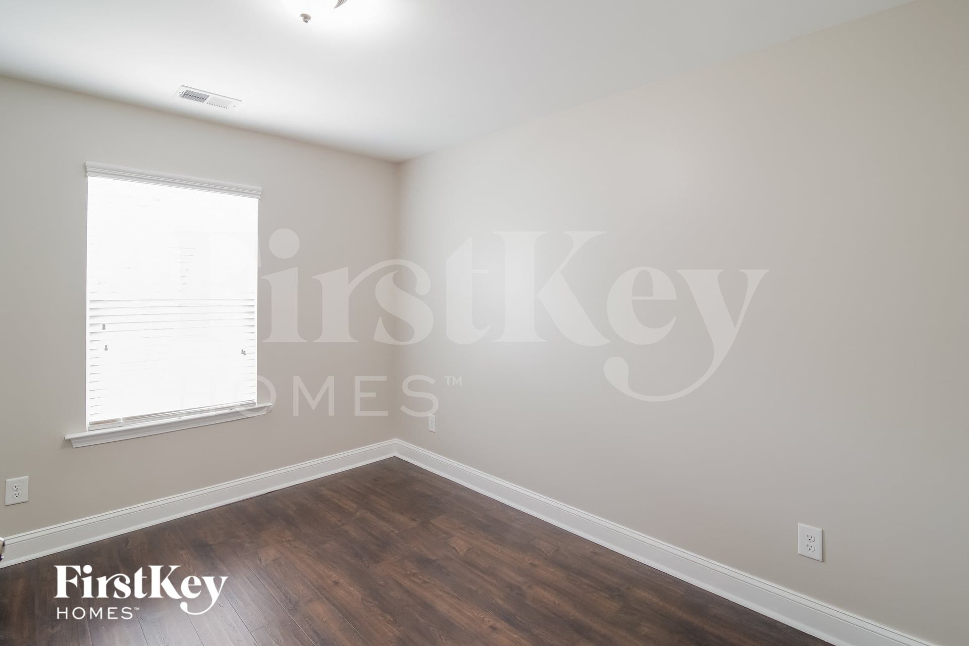Building Photo - 165 Longford Dr