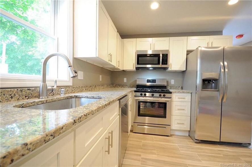 kitchen - 134 Monroe St