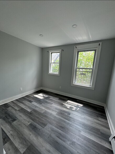 34 Clerk St 2R - 36 Clerk St