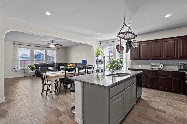 Building Photo - 424 Grassland Dr