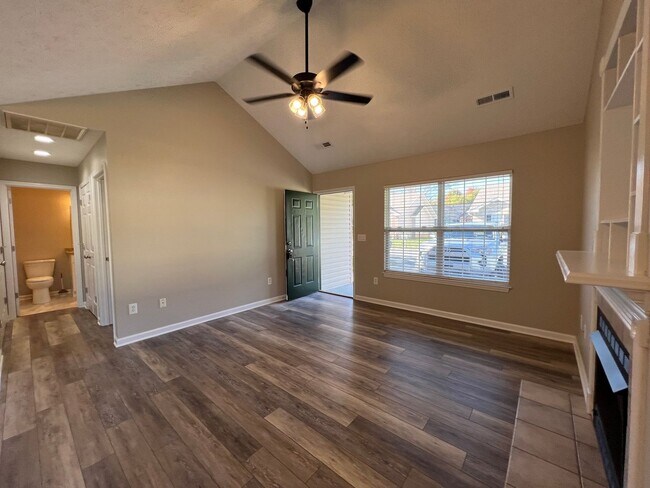 Building Photo - Super Cute 3/2 in Sevierville Close to everything!