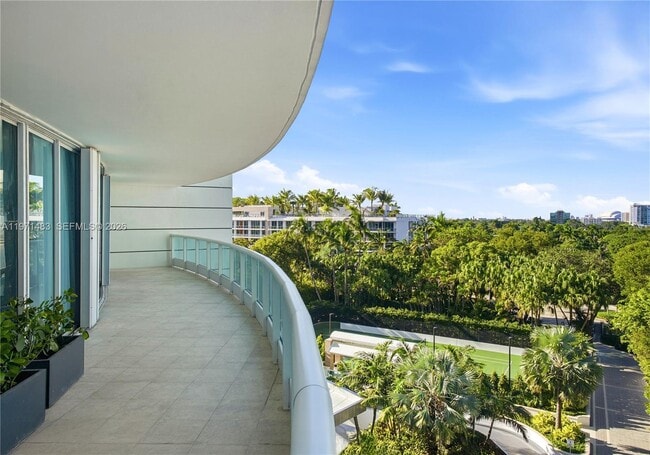 Building Photo - 2127 Brickell Ave