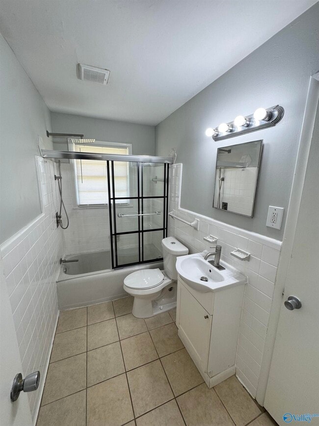 Building Photo - 2208 Glen Iris Cir NW