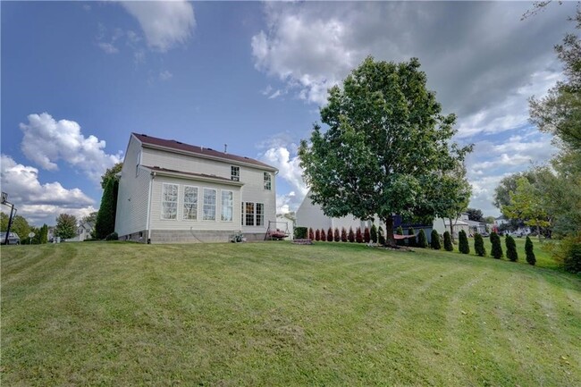 Building Photo - 120 Hummingbird Way