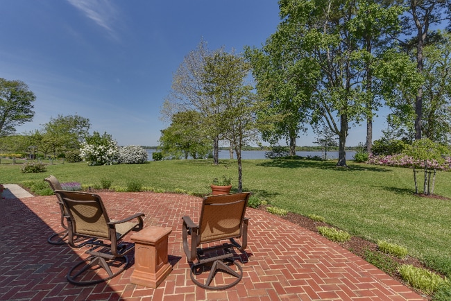Building Photo - 4241 Rivercliff Crescent W