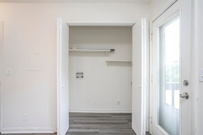 Building Photo - 1517 Meadow Bend Dr