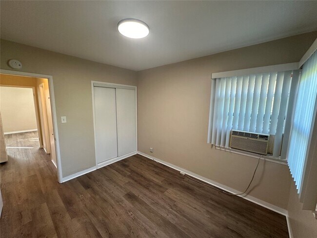 Building Photo - 901 N San Gabriel Ave