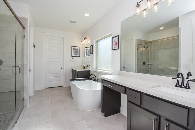 Building Photo - 823 Sarasota Shore Dr