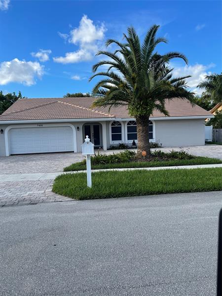 Primary Photo - 7485 Royal Palm Blvd