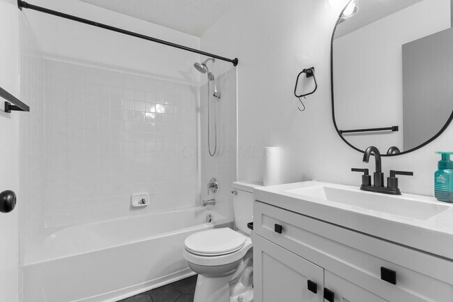 Building Photo - 2641 River Look Dr