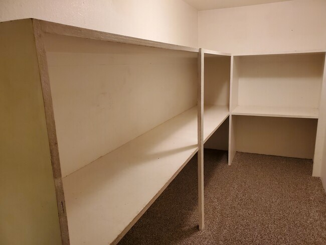 Building Photo - 285 N 400 E