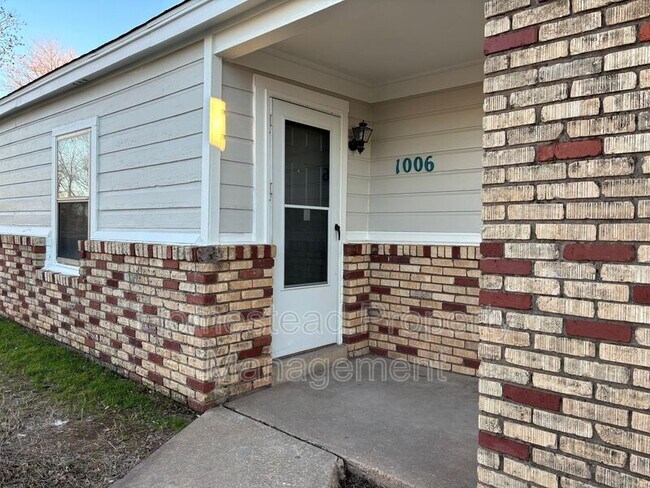 Building Photo - 1006 SE 51st St