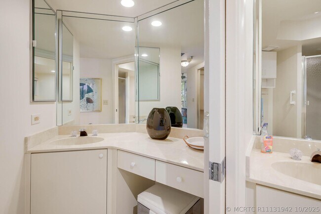 Building Photo - 5279 Fountains Dr S
