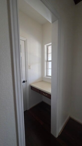 Building Photo - 500 Brooks Ct