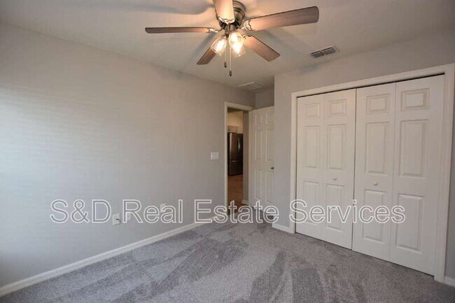 Building Photo - 372 Cascara Ln