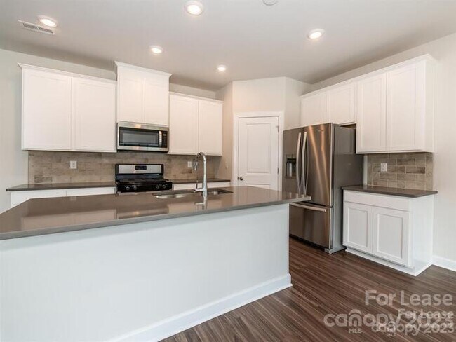 Building Photo - Charming 3-Bedroom Home with Landscaped Ba...