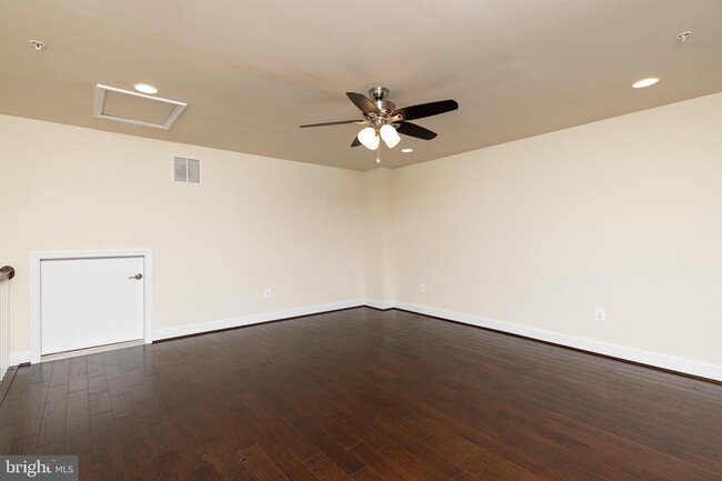 Building Photo - 115 Meridian Ln