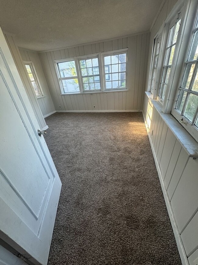 Building Photo - Affordable Upstairs Apartment – Housing Vouchers Welcome!