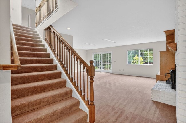 Building Photo - Absolutely Beautiful 4BR 3.5BA 2 Story Home in quiet neighborhood in Los Altos