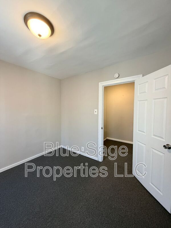 Building Photo - 425 Pusey Ave