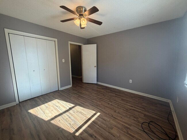 Building Photo - 11 Coulter Dr