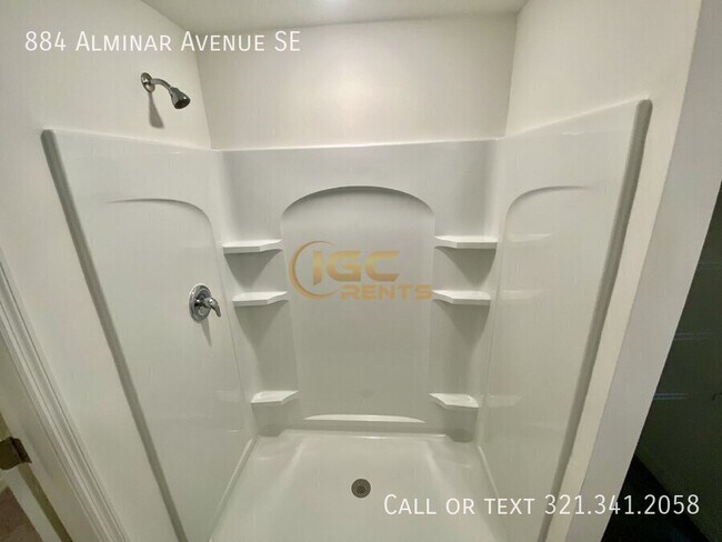 Building Photo - 884 Alminar Ave SE