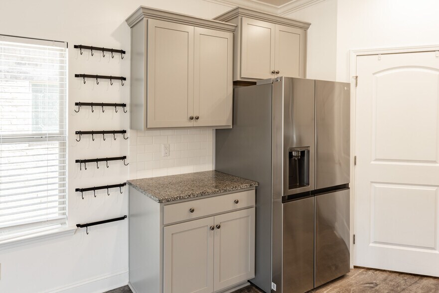 Building Photo - 308 River Rock Dr