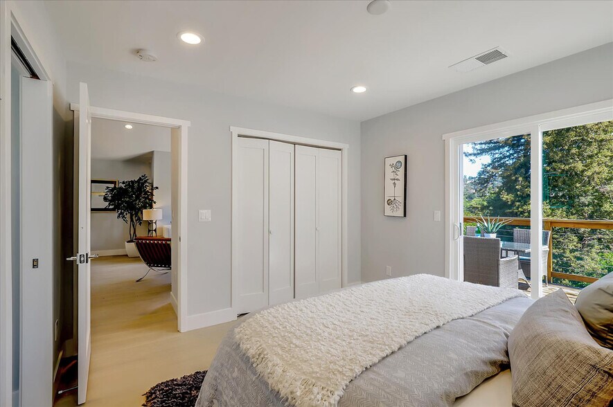 Building Photo - 914 Everett Ave