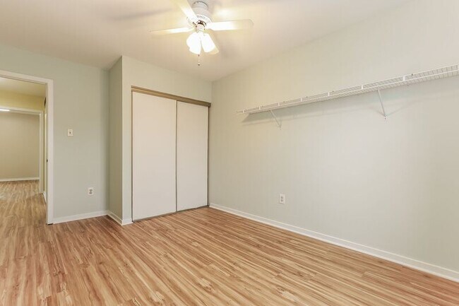 Building Photo - 1515 Russett Dr