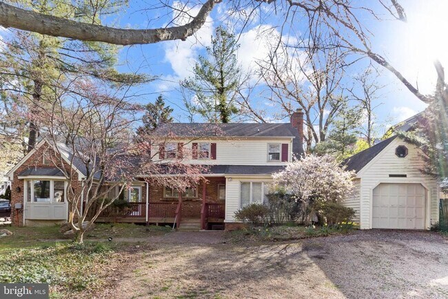 Primary Photo - Palisades Gem Ready for Immediate Move-in!!