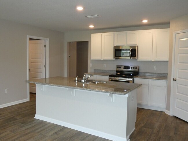 Building Photo - Modern 3-Bedroom Home - Cambria