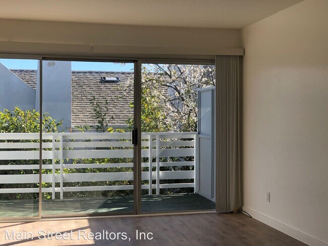 Building Photo - 1945 42nd Ave