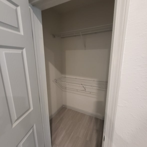 Building Photo - 647 Hammond Ave