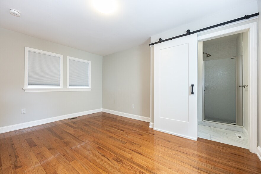 Building Photo - 1495 Hyde Park Ave