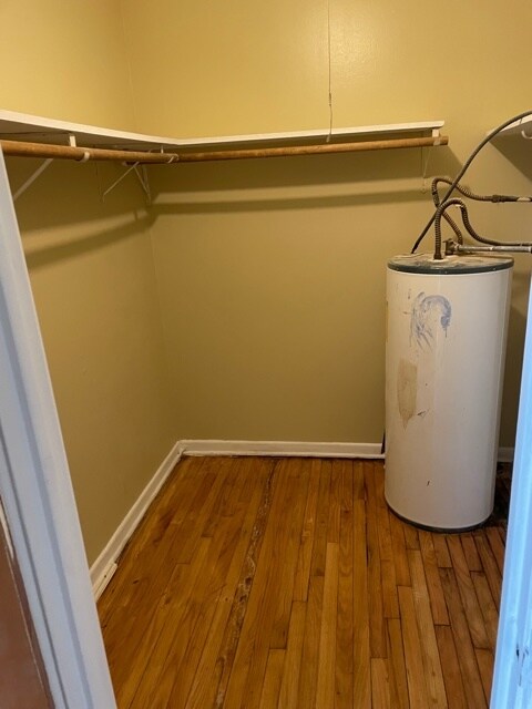 WALK WAY CLOSET - 226 W Division St