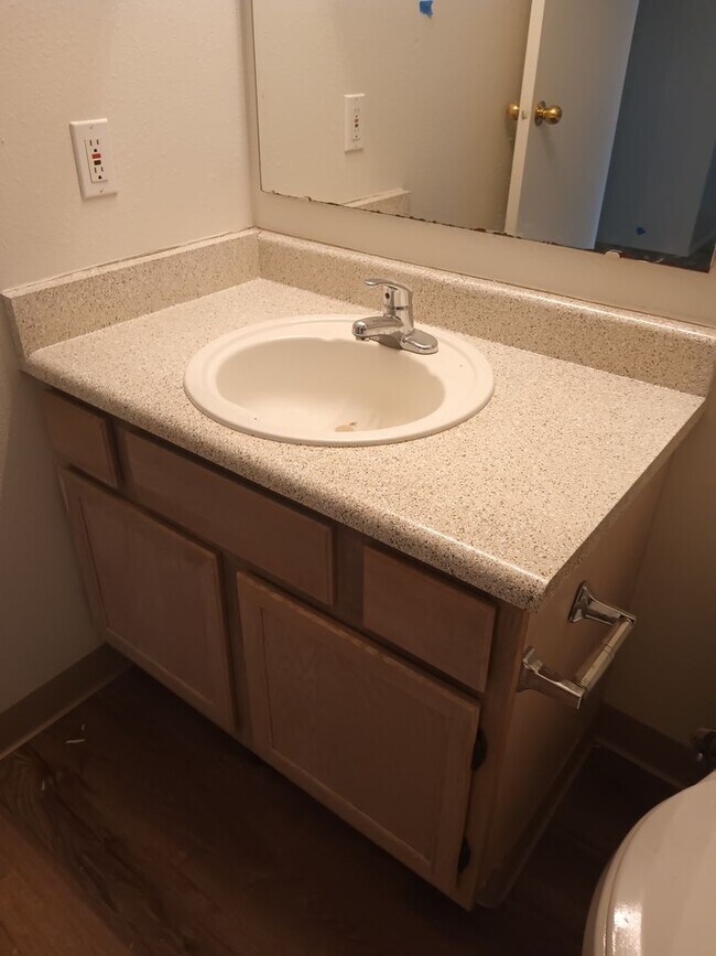 Building Photo - 3bed 2.5 bath Silverdale Rejuvinated Townhouse