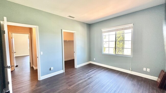Building Photo - Stunning Two-Story Estate Home in the Gate...