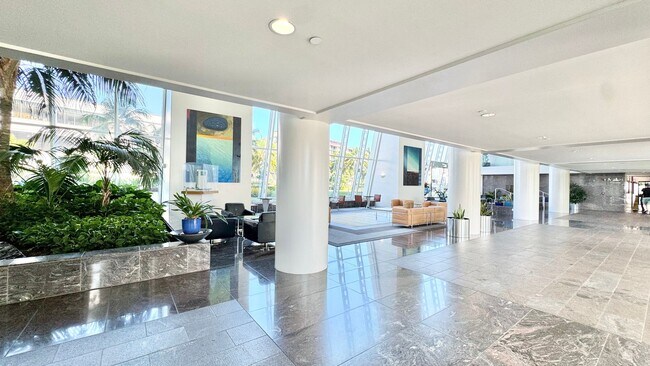 Building Photo - 2 BED/2 BATH FURNISHED UNIT AT HIGHLY DESI...